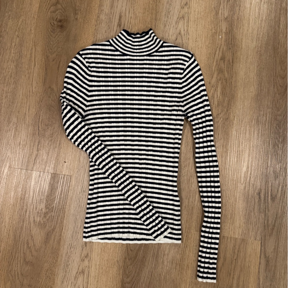 Abercrombie & Fitch Navy and White Striped Sweater